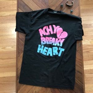 Vintage achy breaky heart T.